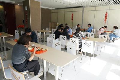 探索公益新路徑 奉賢民營企業(yè)為何“倒貼錢”運(yùn)營社區(qū)食堂？